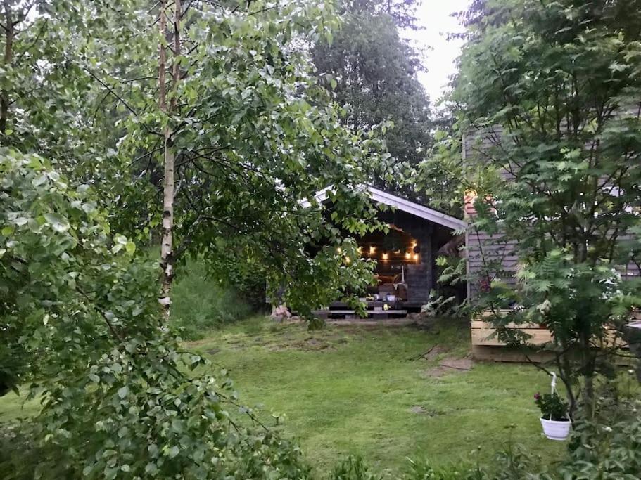 15 Min Fran Ullared! Ny Stuga Med Hoeg Standard! Älvsered Buitenkant foto